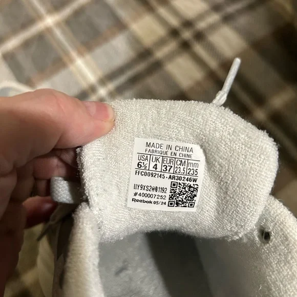 Reebok Women’s Light Gray and Dark Gray Sneakers - Picture 6 of 6